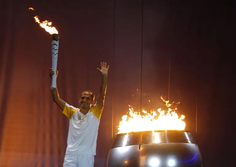 Imagem da notícia: Quem acendeu a tocha olímpica no Brasil em 2016? Relembre o momento