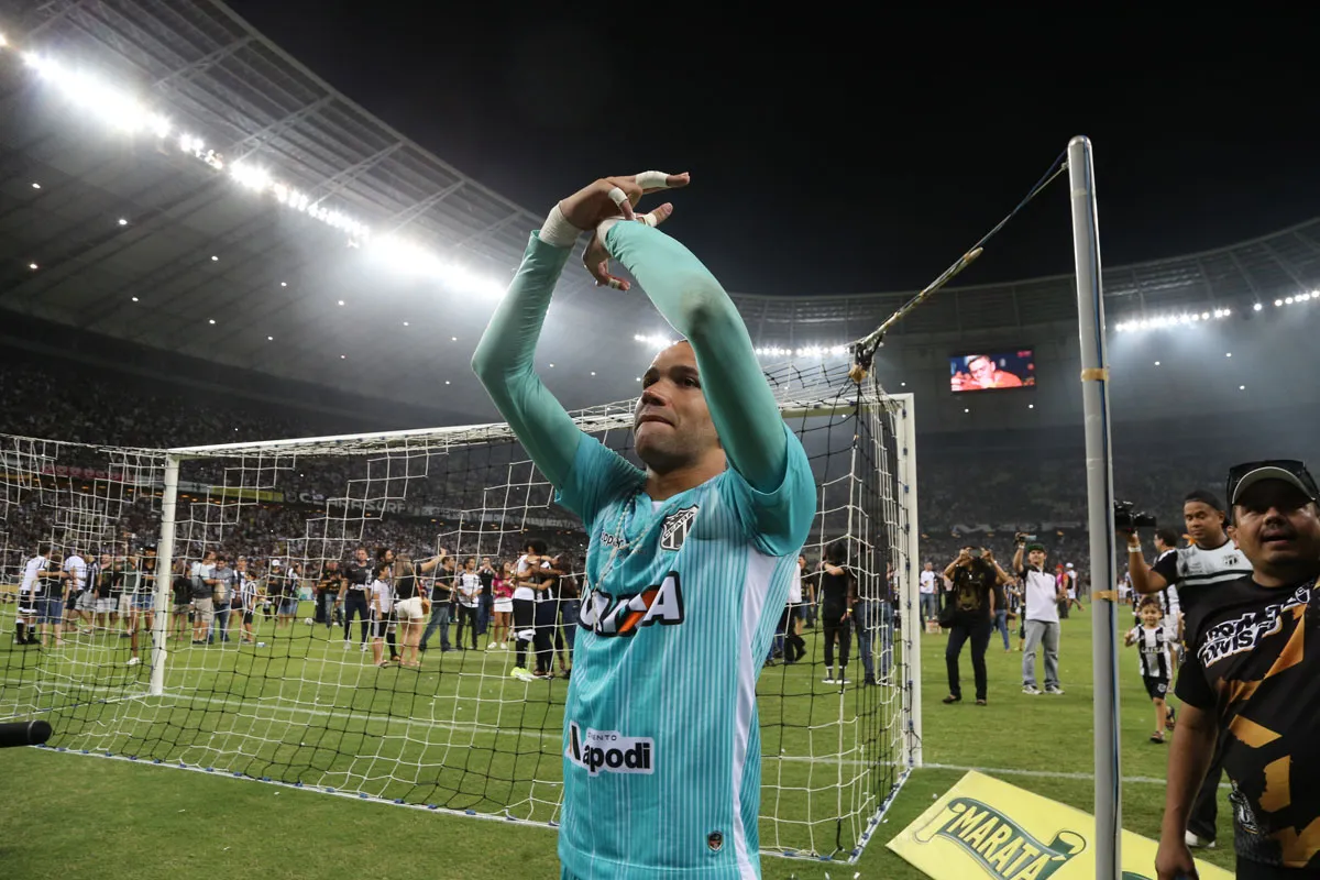 O goleiro Éverson foi contratado pelo Ceará junto do Confiança-SE e se tornou um destaque defensivo