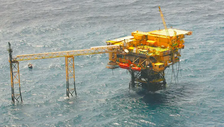 Imagem da notícia: Petrobras paralisa produção em plataformas no Ceará após casos de Covid-19