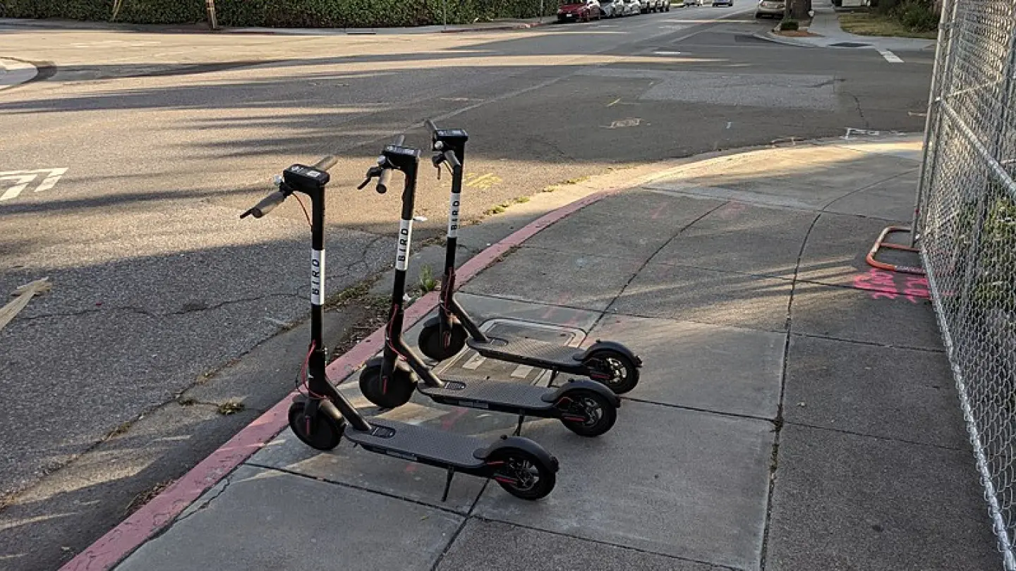 Imagem da notícia: Patinetes e bicicletas elétricas são regulamentados em Fortaleza
