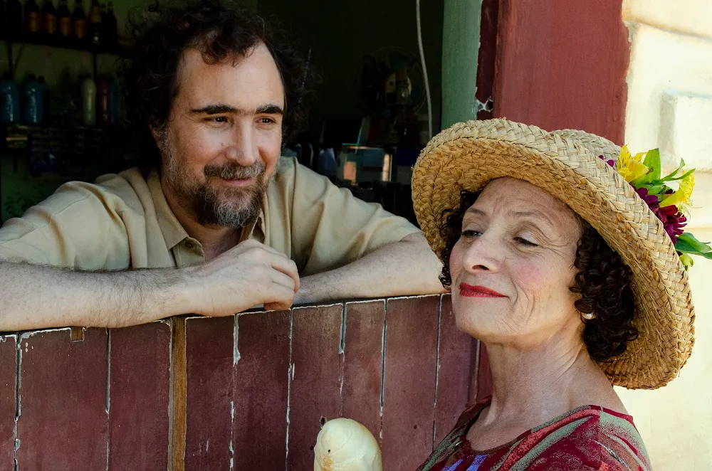 João Miguel (Miguel) conversa com 