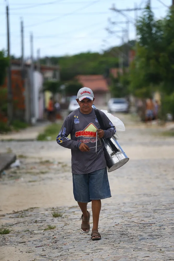 17,7 km são percorridos de coletivo por Eranildo até o primeiro destino, a Praça da Polícia (Rua Antônio Pompeu). Dali, 14,5 km são vencidos a pé. O itinerário inclui Aldeota, Meireles, Varjota e Cidade 2000