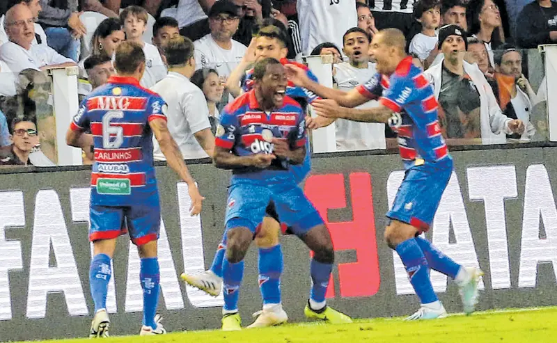 Imagem da notícia Ceará, Fortaleza e Ferroviário publicam mensagens contra o racismo