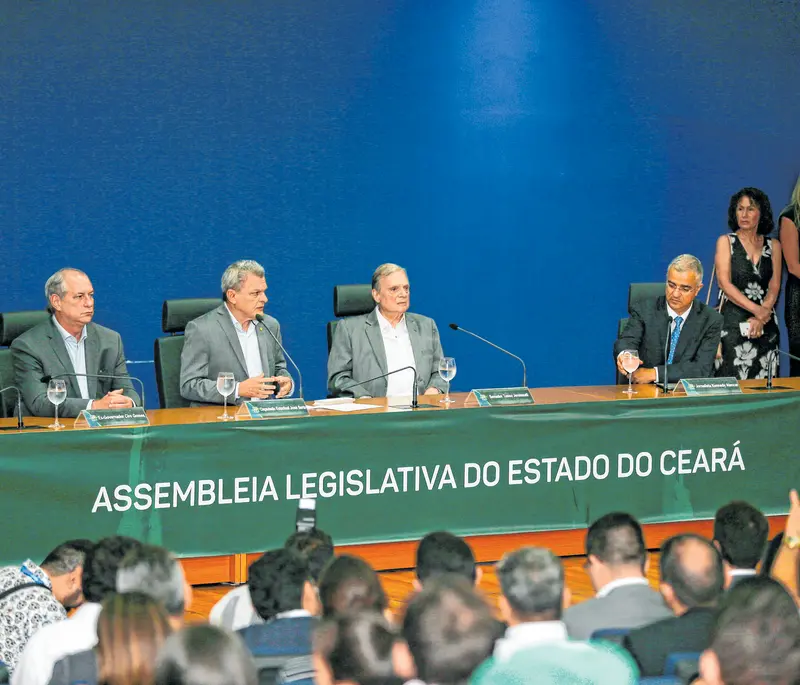 Imagem da notícia: Tasso e Ciro trocam elogios e criticam gestão Bolsonaro