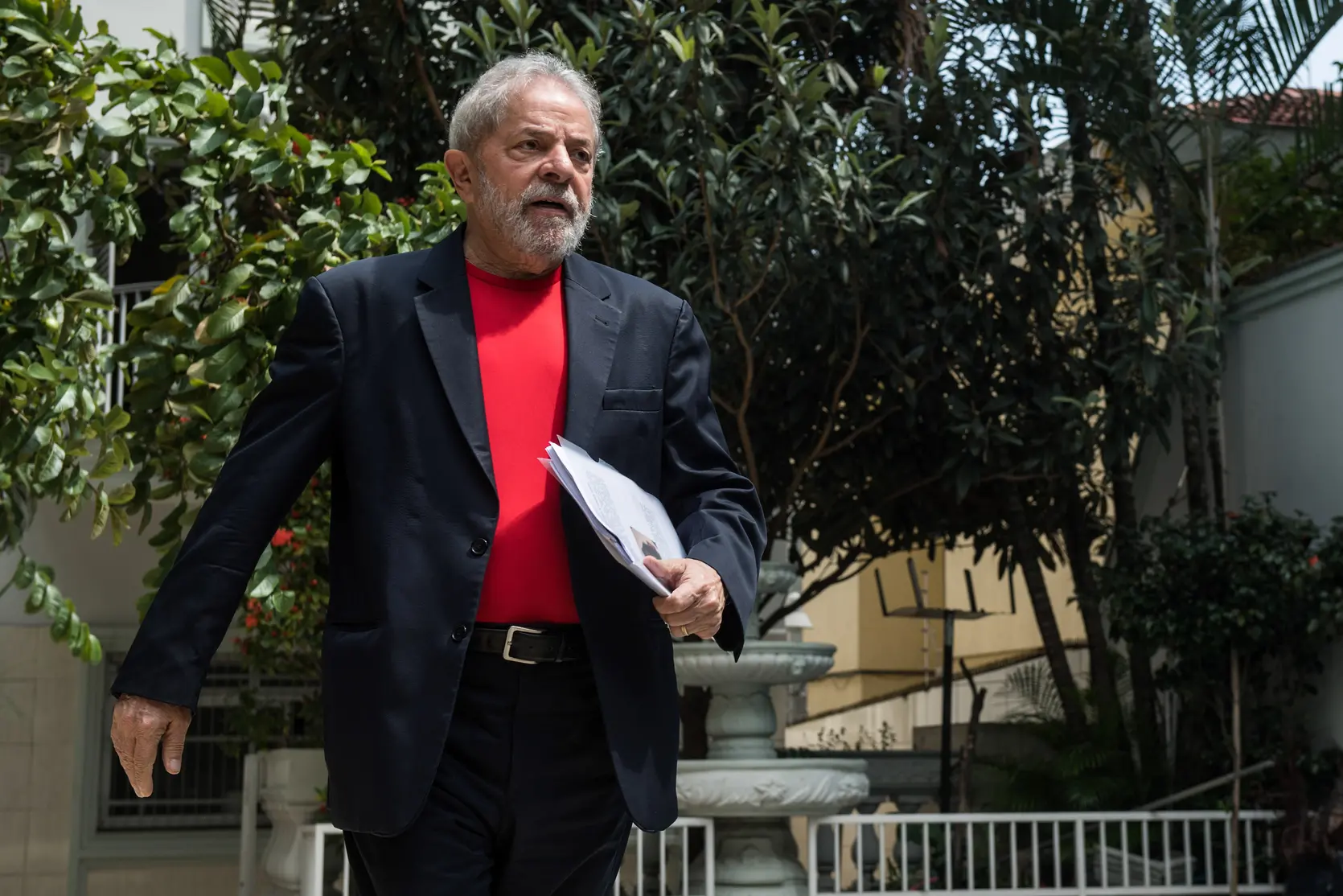 Imagem da notícia: Após decisão do STF, Justiça manda soltar Lula do cárcere da PF em Curitiba