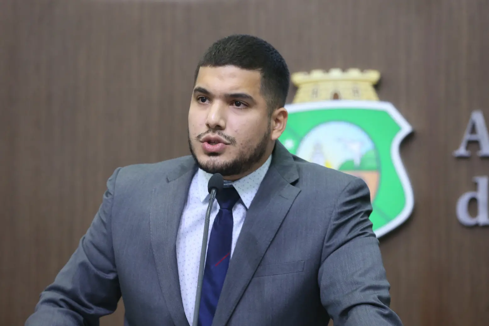 Imagem da notícia: Suspenso do PSL por 30 dias,  André Fernandes comemora: 'gostaria que fosse uma expulsão'