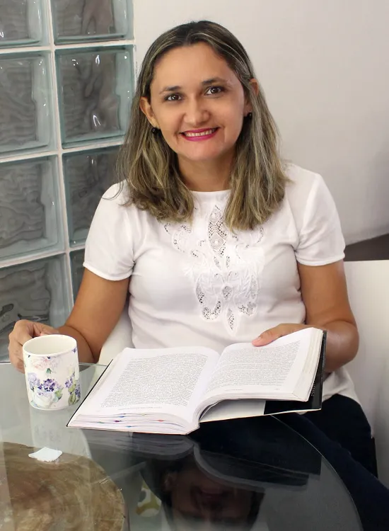 Terapeuta holística e terapeuta Thetahealing Vanessa Rabelo.