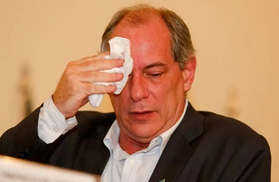 Imagem da notícia: Justiça de São Paulo determina penhora de Hilux de Ciro Gomes para indenizar Fernando Holiday
