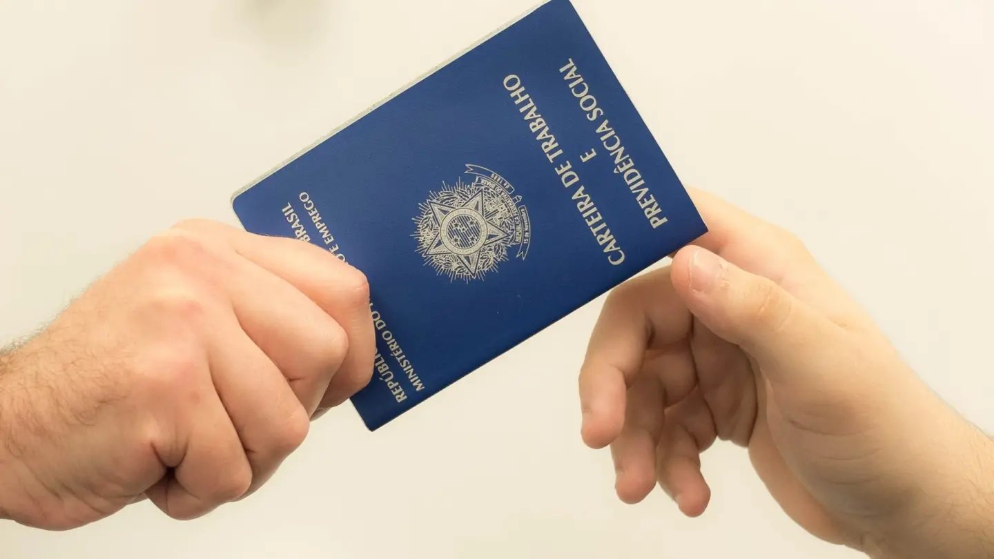 Imagem da notícia: Redução de salários e jornada: Governo estuda pelo menos três opções