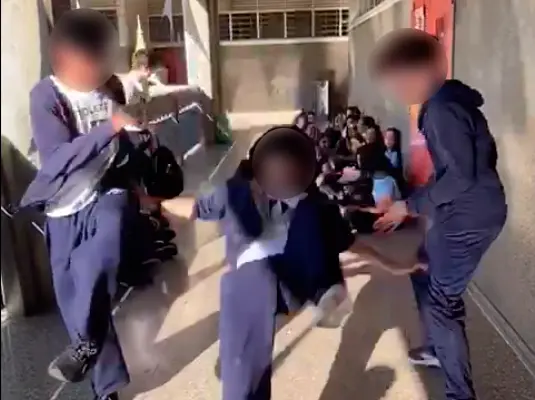 Imagem da notícia: Especialistas alertam sobre brincadeira entre crianças e adolescentes que pode levar à morte 