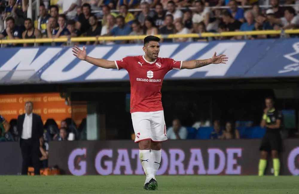 Silvio Romero é um dos artilheiros do Campeonato Argentino com 11 gols em 16 partidas