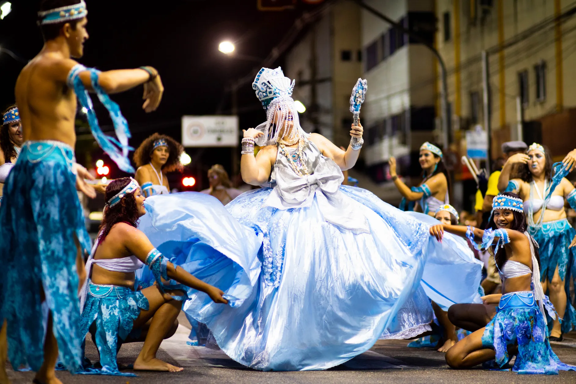 Os orixás compõem o cortejo do Maracatu Solar na Avenida, em 2019
