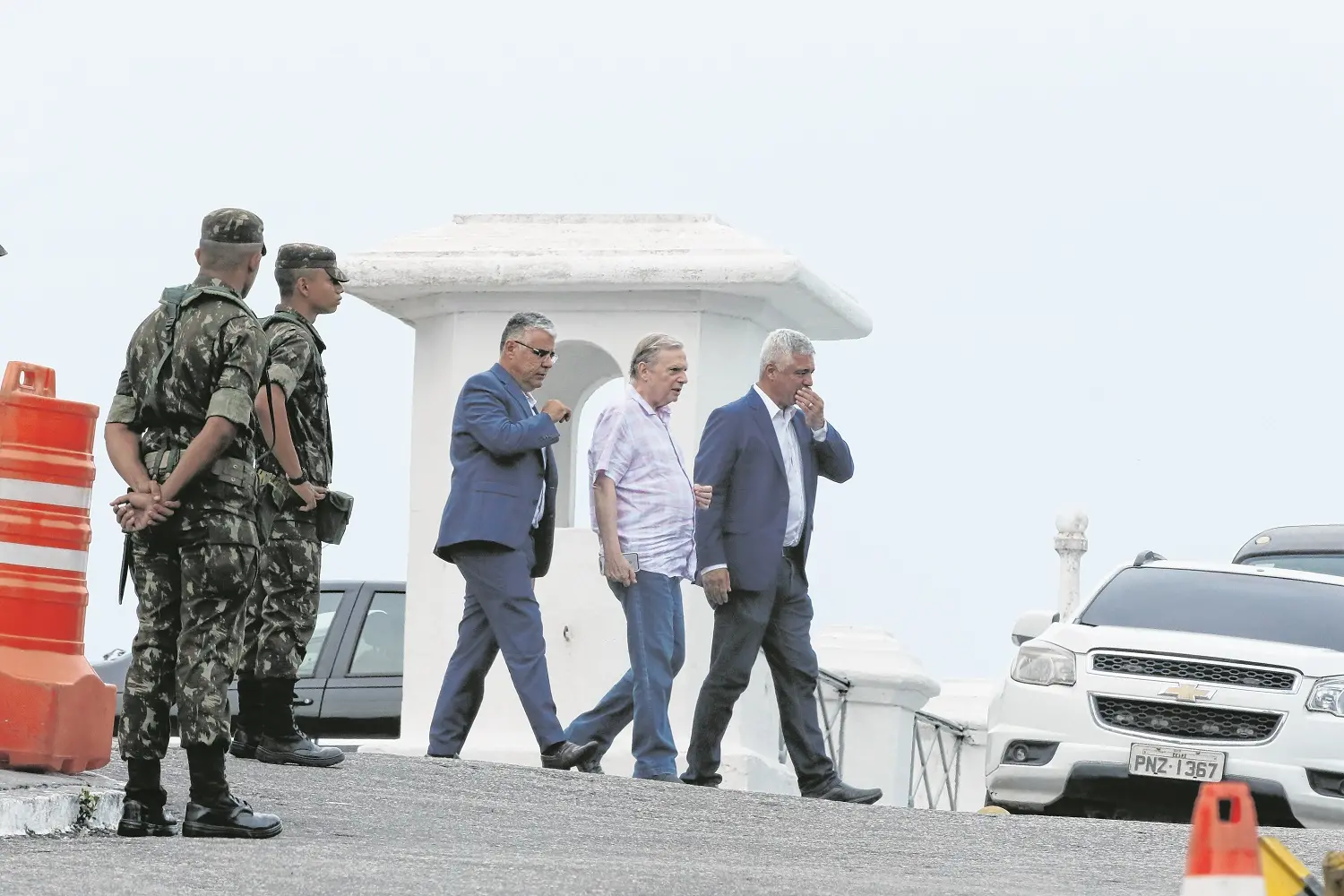 Imagem da notícia: Policiais devem ceder e encerrar motim, defendem senadores