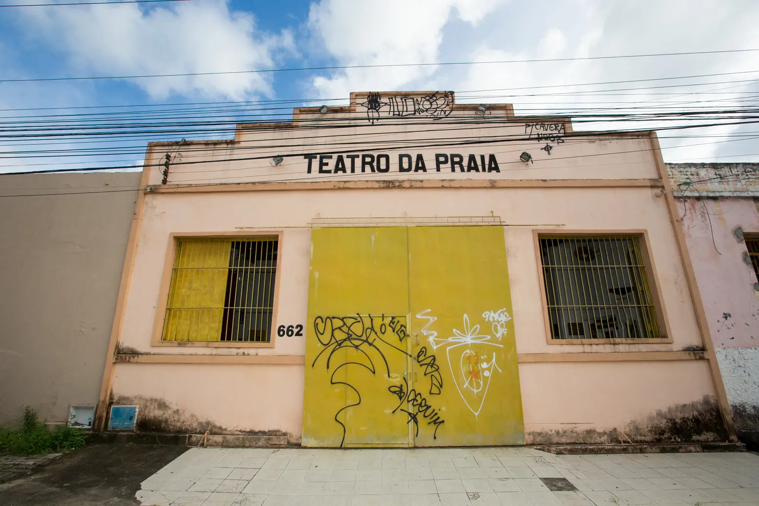 Imagem da notícia: Ameaçado de fechar as portas, Teatro da Praia é um dos últimos espaços culturais da Praia de Iracema