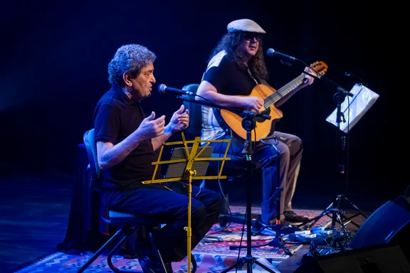 O baiano ao lado do amigo cearense e parceiro musical Fausto Nilo, no último show em Fortaleza, no Cineteatro São Luiz, em 2019
