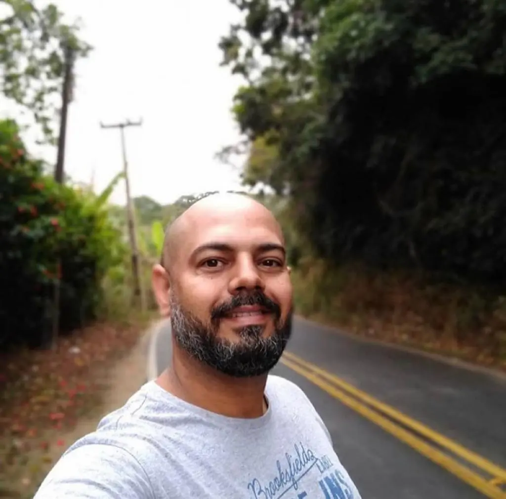 Imagem da notícia: Motorista de app é morto a tiros e tem carro roubado no Henrique Jorge
