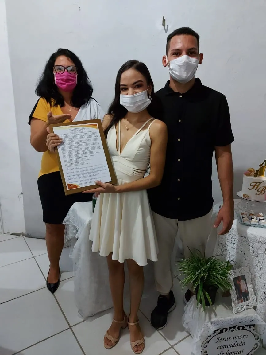 Casal Hergleyci e Breno oficializam a união com a celebrante Malu Cavalcanti.