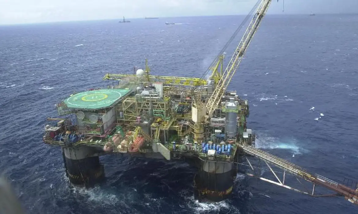 Imagem da notícia: Mar Azul: conheça projeto barrado pela Petrobras de empresa que administraria plataformas no CE
