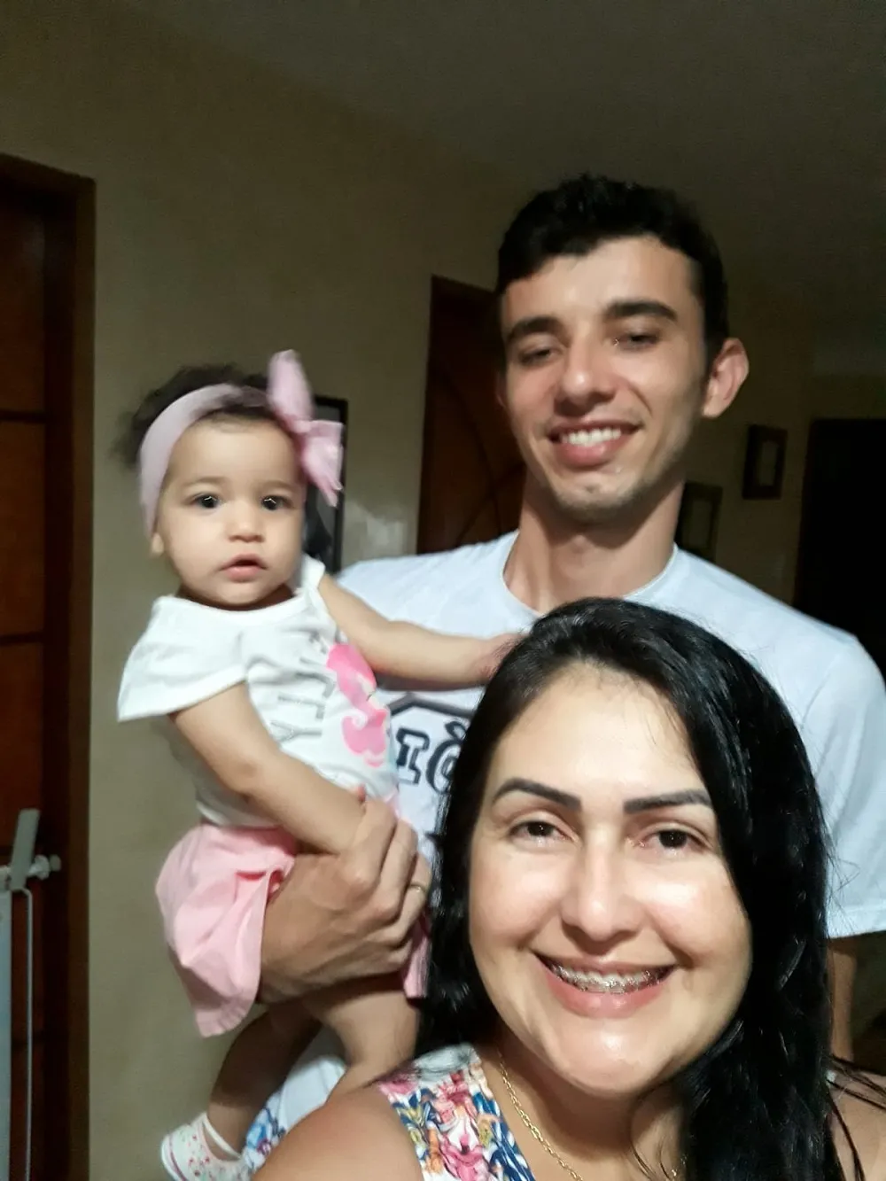 O sorriso da pequena Lis contagia os pais Vanderlir e Wladya todos os dias