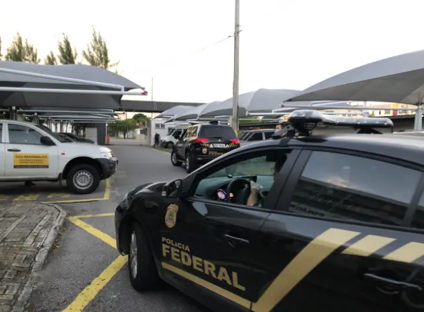 Imagem da notícia: PF investiga compra de respiradores pela Prefeitura de Fortaleza, que aponta ilegalidade