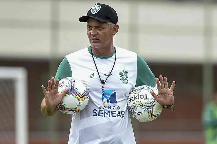 Lisca é treinador do América Mineiro e subiu o time para a Série A 2021