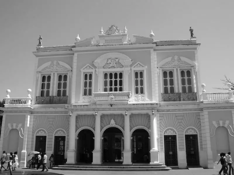 Imagem da notícia: TJA 110 anos - O Theatro José de Alencar, a praça e o Condor