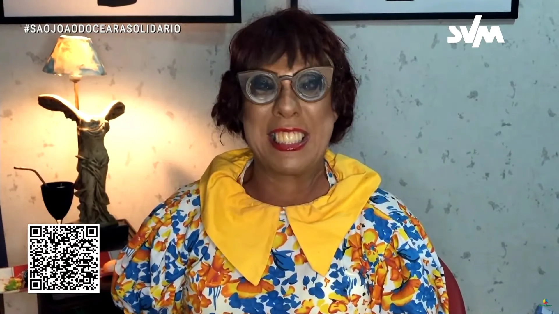 O humorista Ciro Santos, caracterizado como o personagem Margô, no São João do Ceará Solidário Dendi Casa no último domingo (14)