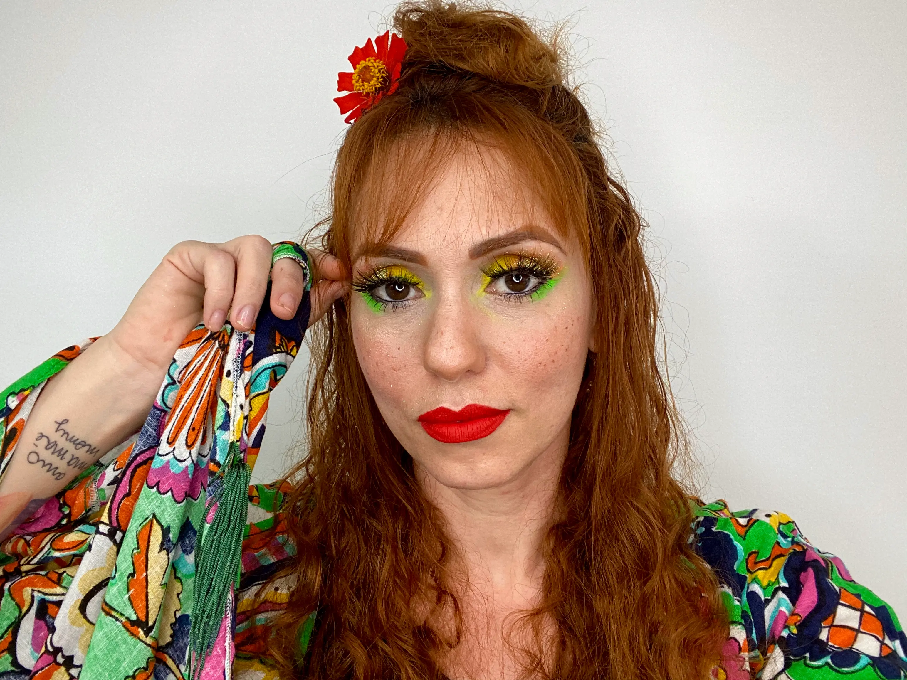 Imagem da notícia Confira dicas de maquiagem para fazer em casa e completar o look junino