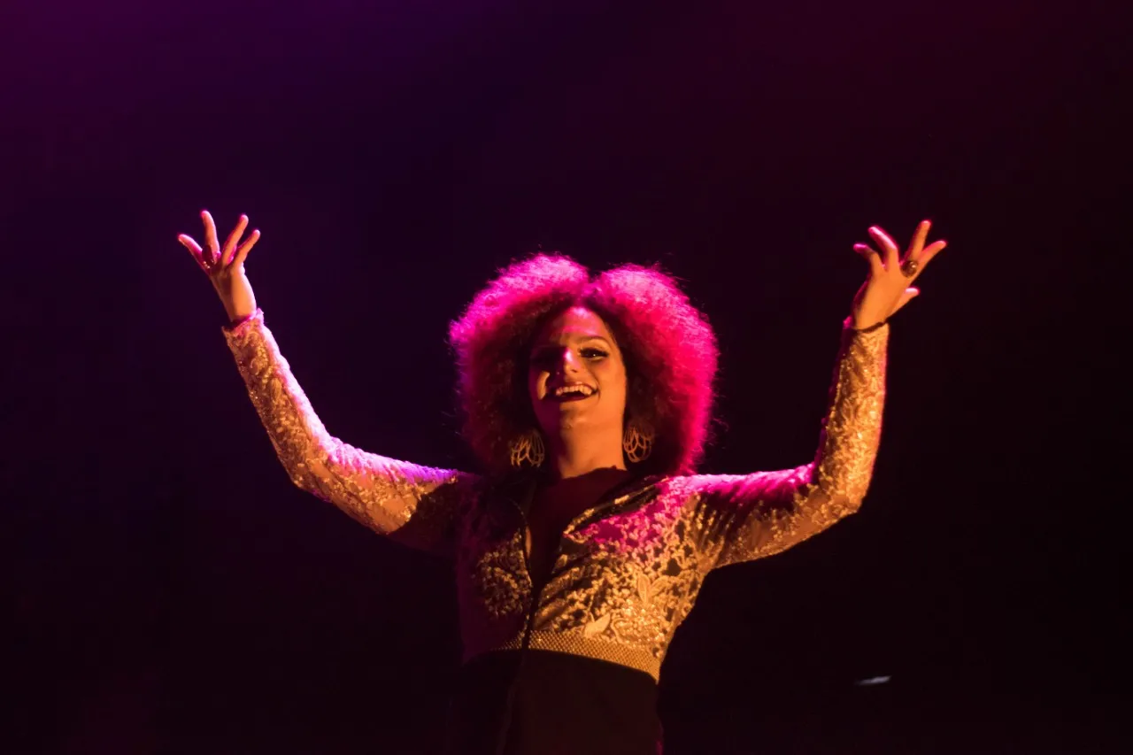 Yara Canta iniciou na música aos 19 anos e já pisou no palco de vários eventos e festivais