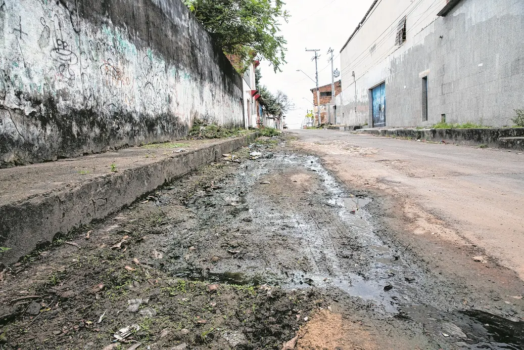 Imagem da notícia: CE tem 65% das escolas públicas sem saneamento básico adequado