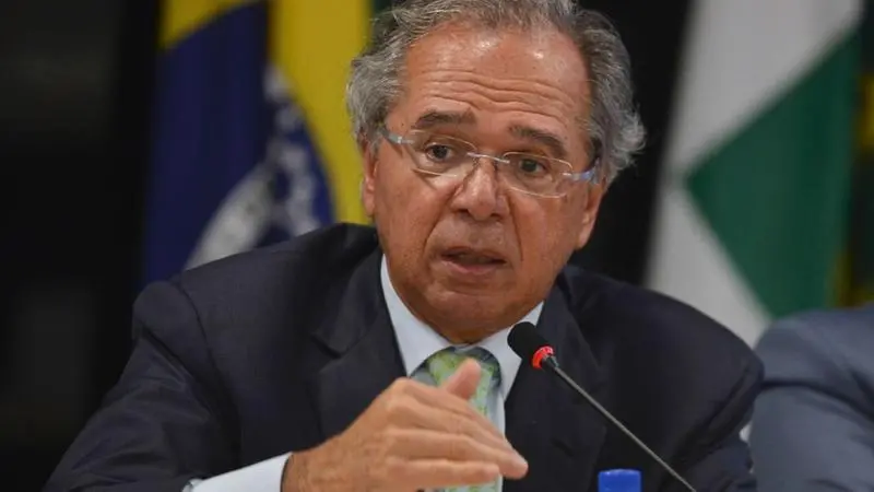 Imagem da notícia: Guedes planeja 'facada' no Sistema S e no Simples Nacional