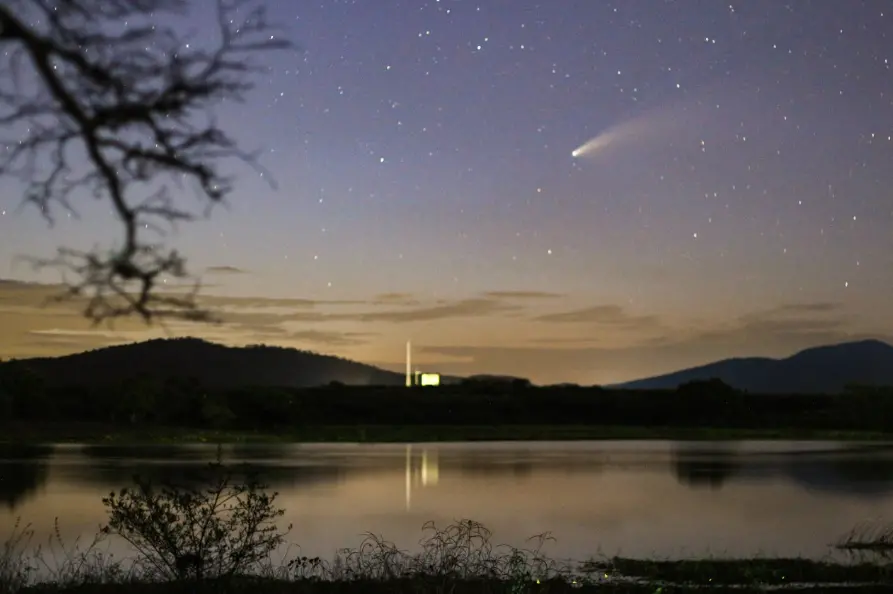 Imagem da notícia: Cometa 'Neowise' é visto por astrônomos amadores em Caucaia, Maranguape e Cariús