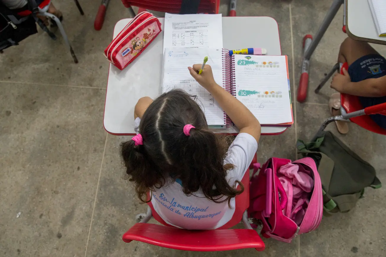 Imagem da notícia: Nove a cada dez cidades cearenses custeiam mais de 80% da educação com recursos do Fundeb