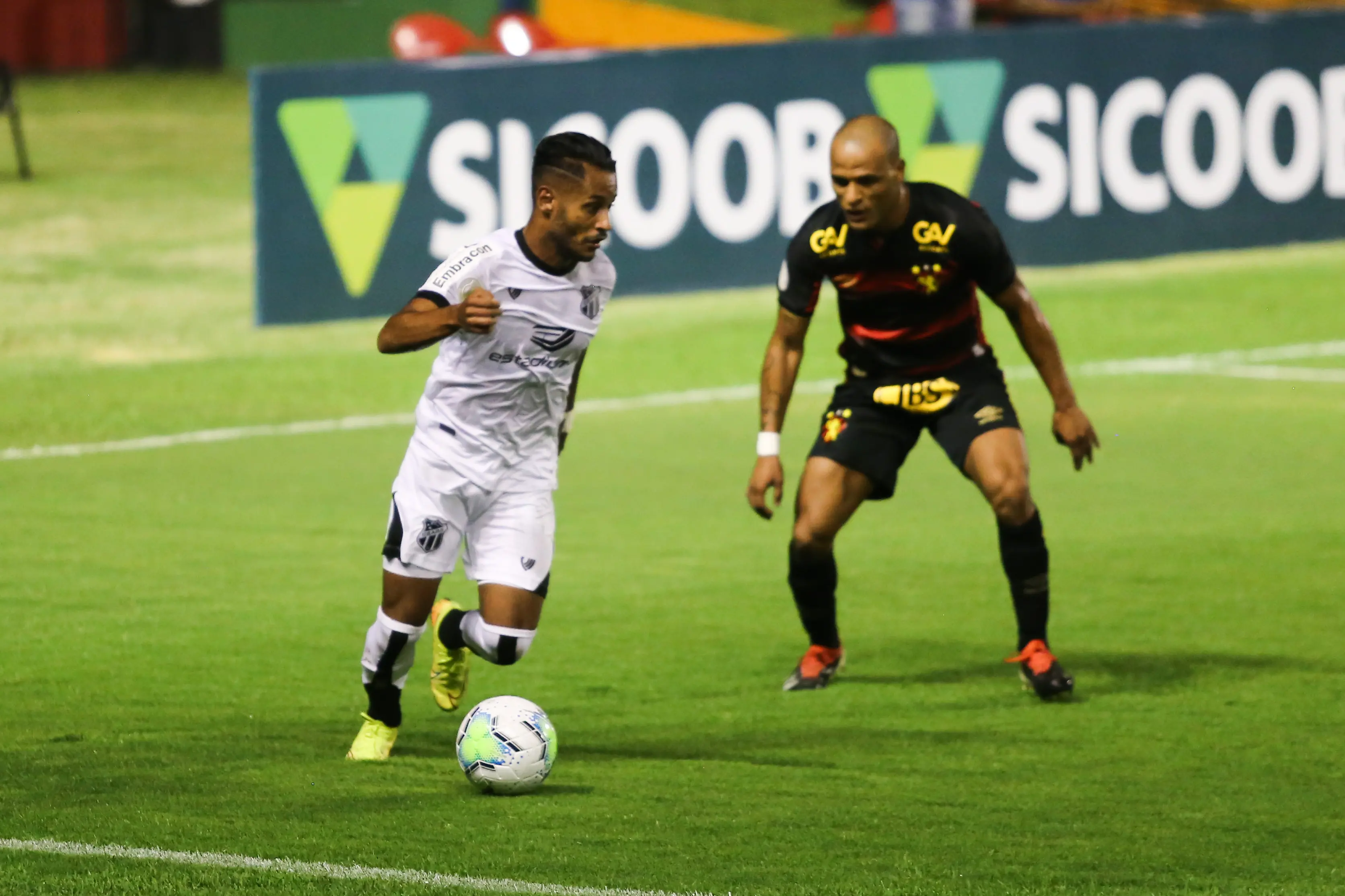 Imagem da notícia Série A: Ceará falhou muito na defesa e demorou a reagir contra o Sport