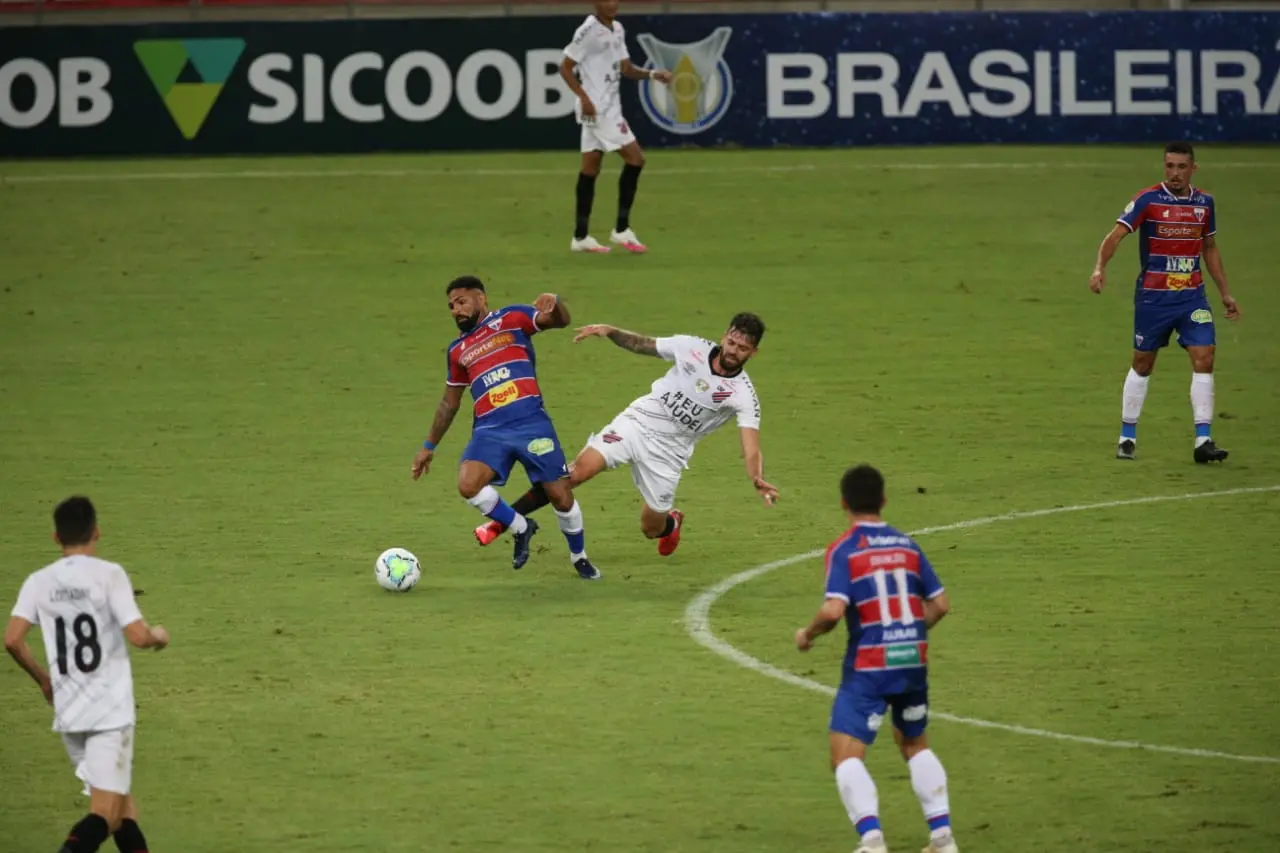 Imagem da notícia Série A: Fortaleza sofre apatia coletiva e parece não se incomodar com placar contra o Athletico/PR
