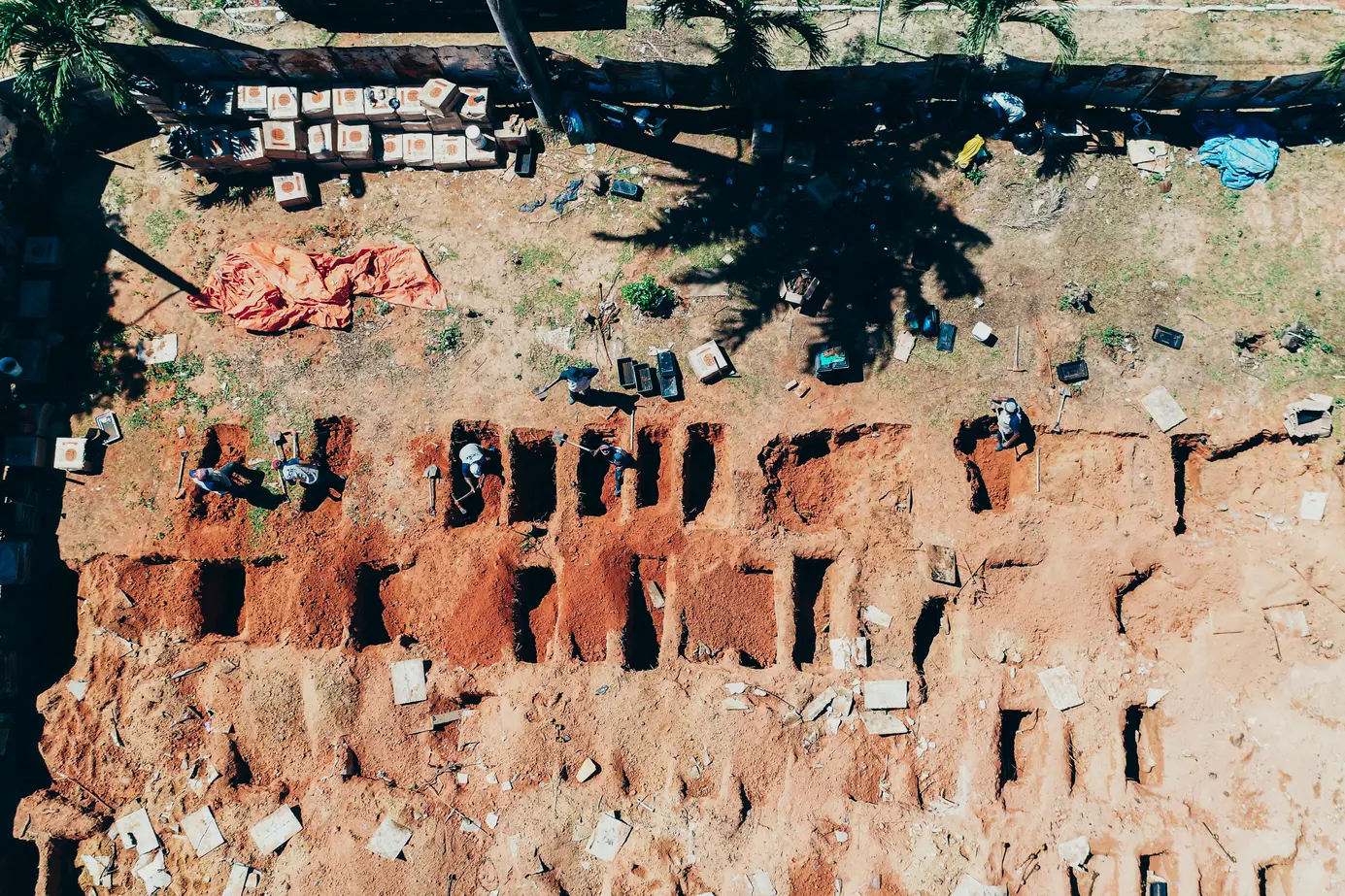 Imagem da notícia: Brasil registra 1.910 mortes por Covid-19 em 24h, novo recorde; Ceará teve 84 óbitos 