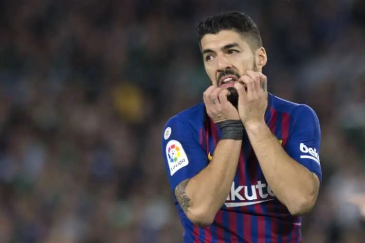 Imagem da notícia: Puyol posta mensagem de apoio a Messi, e Luis Suárez aplaude