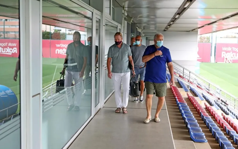 Koeman chegou ao clube com difícil missão de renovar o clube