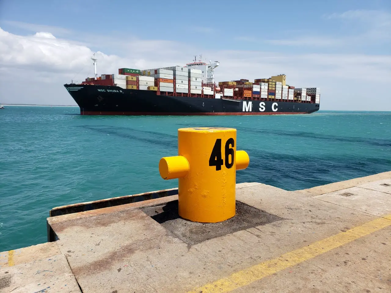 Imagem da notícia: Maior navio a atracar no Estado chega ao Pecém para embarcar frutas