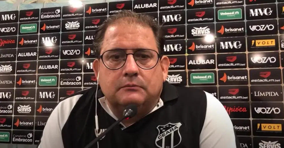 Imagem da notícia: Guto Ferreira critica arbitragem em derrota do Ceará para Santos: 
