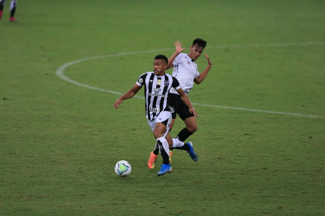 Imagem da notícia Análise: Ceará domina Santos, cria muito, mas precisa evoluir contra adversários reativos
