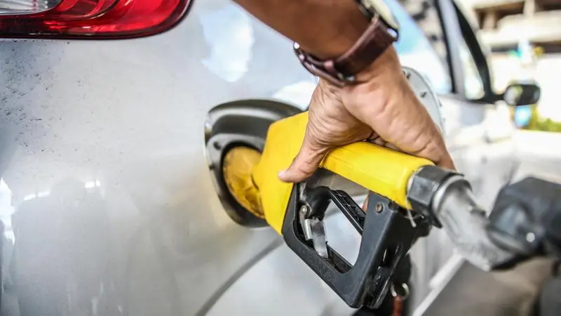 Imagem da notícia: Petrobras anuncia aumento de 5% para gasolina e 4% para diesel a partir do dia 29