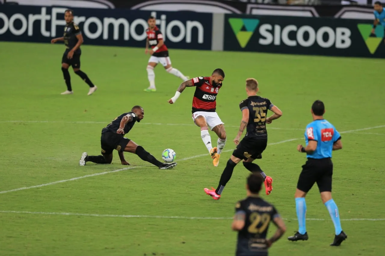Gabigol foi bem marcado pelo setor defensivo alvinegro