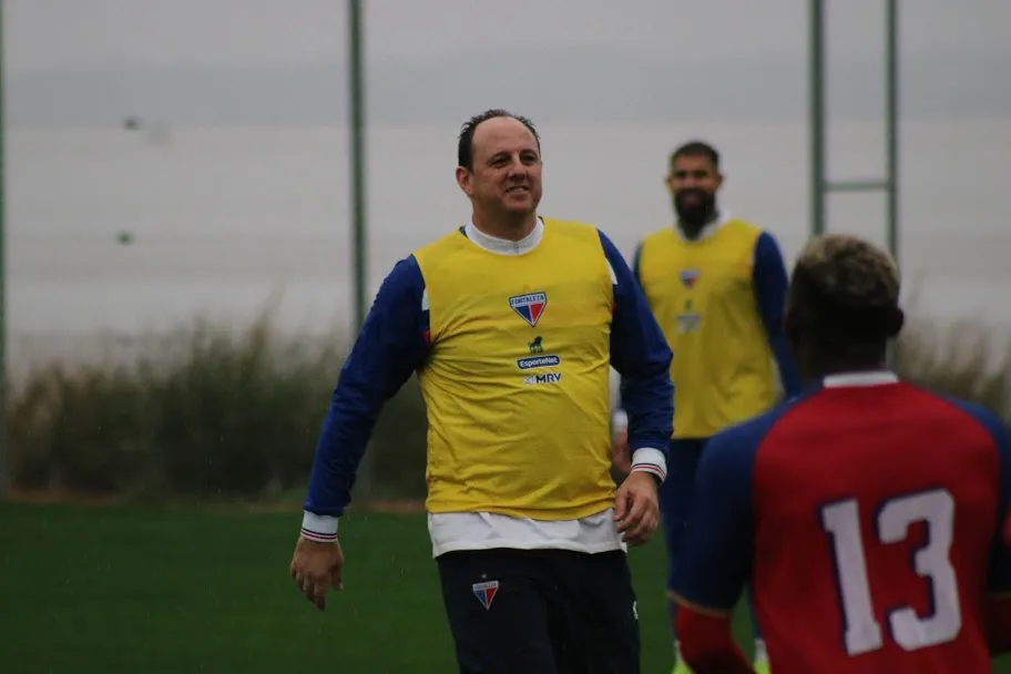 Rogério Ceni entende o esforço da diretoria tricolor para trazer mais contratações
