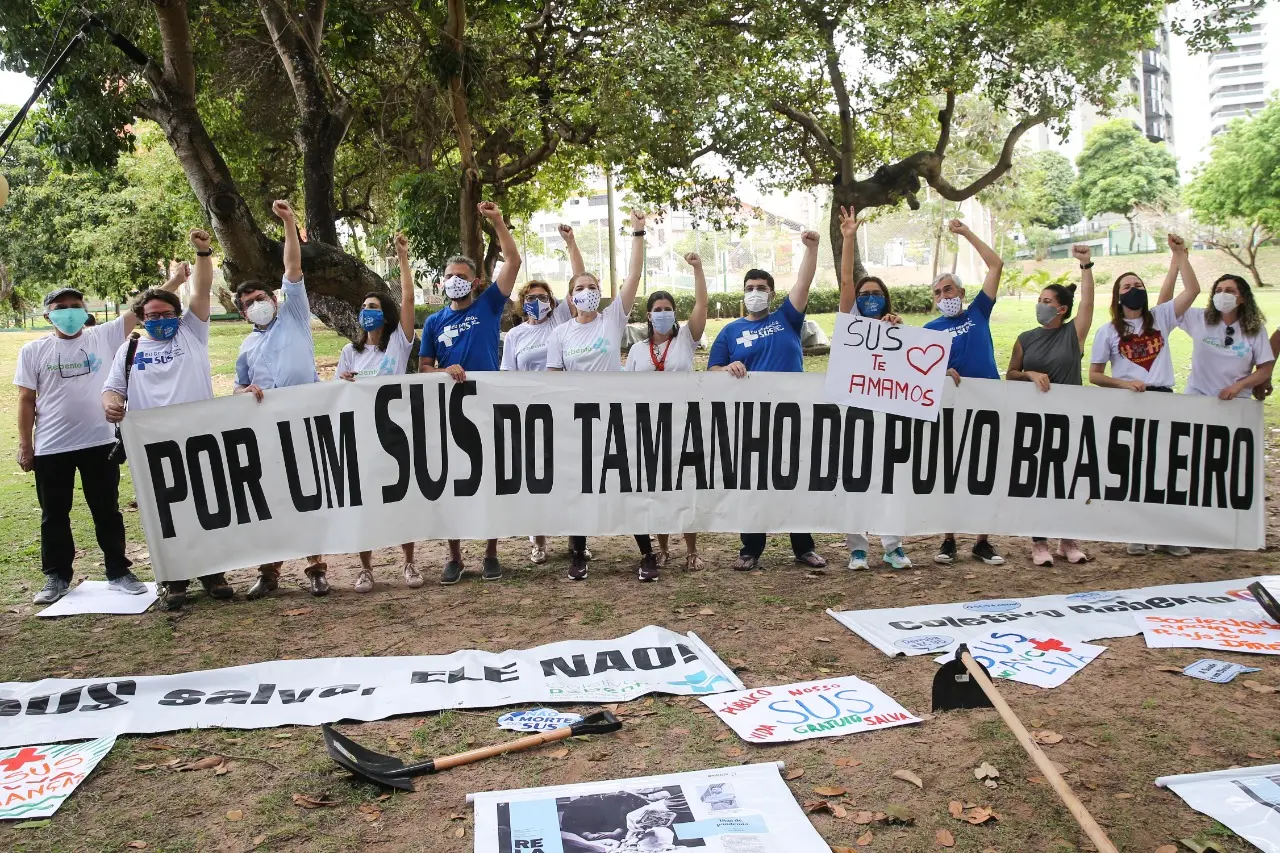 Imagem da notícia: Coletivo Rebento reúne médicos em manifestação no Parque do Cocó para investimentos no SUS
