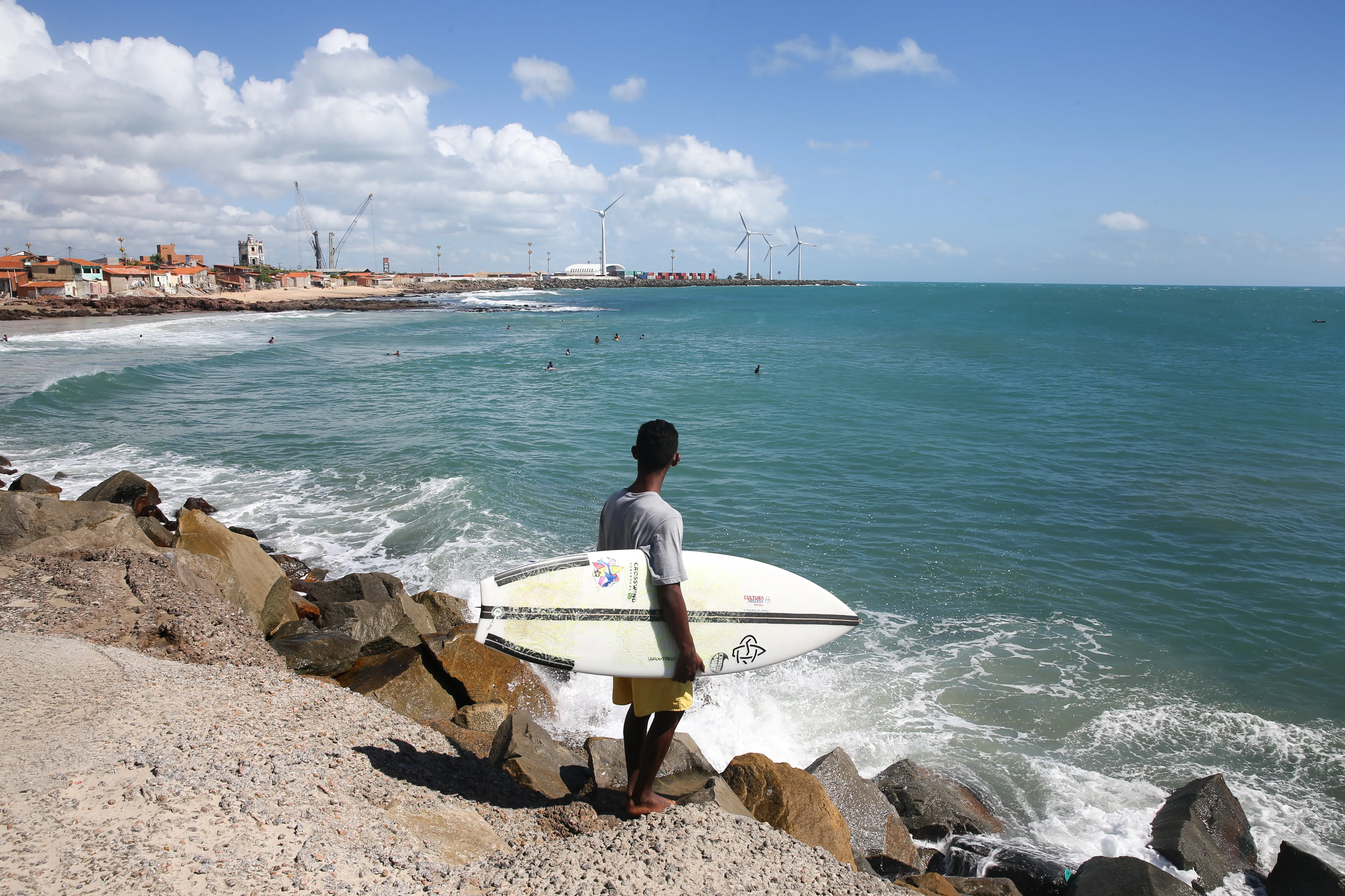 A prática do surf no Titanzinho é uma das favoritas de Matuê
