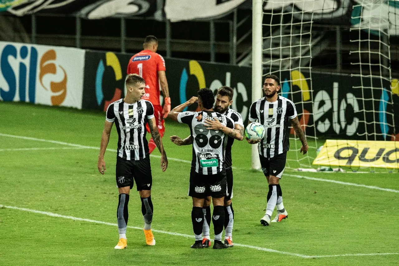 Imagem da notícia:  Ceará vence Brusque de virada e garante vaga nas oitavas da Copa do Brasil
