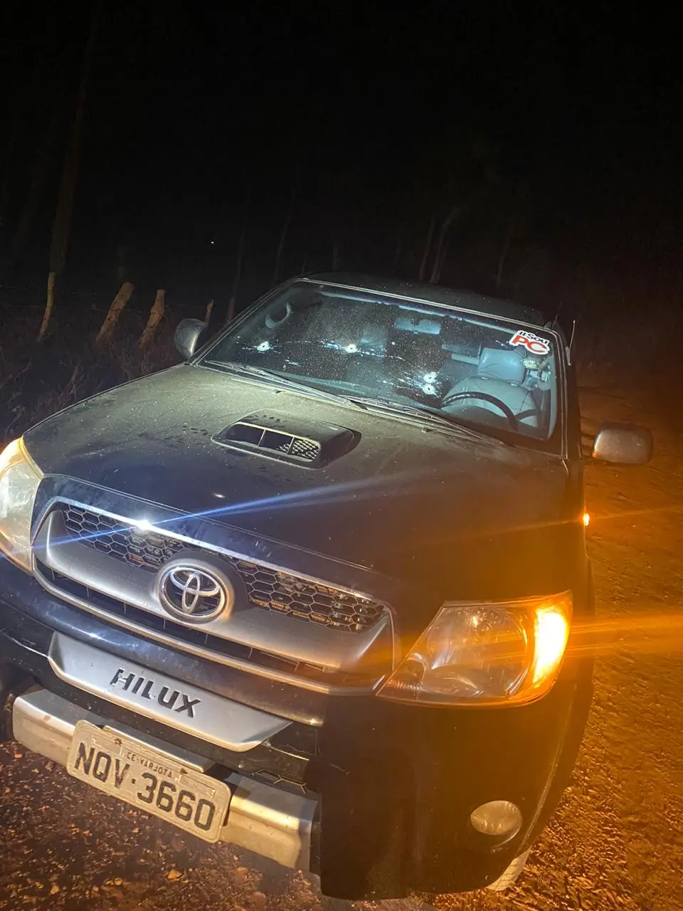 Imagem da notícia: Candidato à Prefeitura de Amontada tem carro atingido por tiros; caso está sob investigação