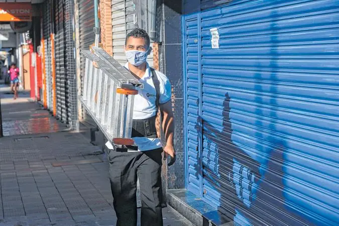 Imagem da notícia: Informais caem 20% no 2º trimestre e sinalizam retomada econômica frágil