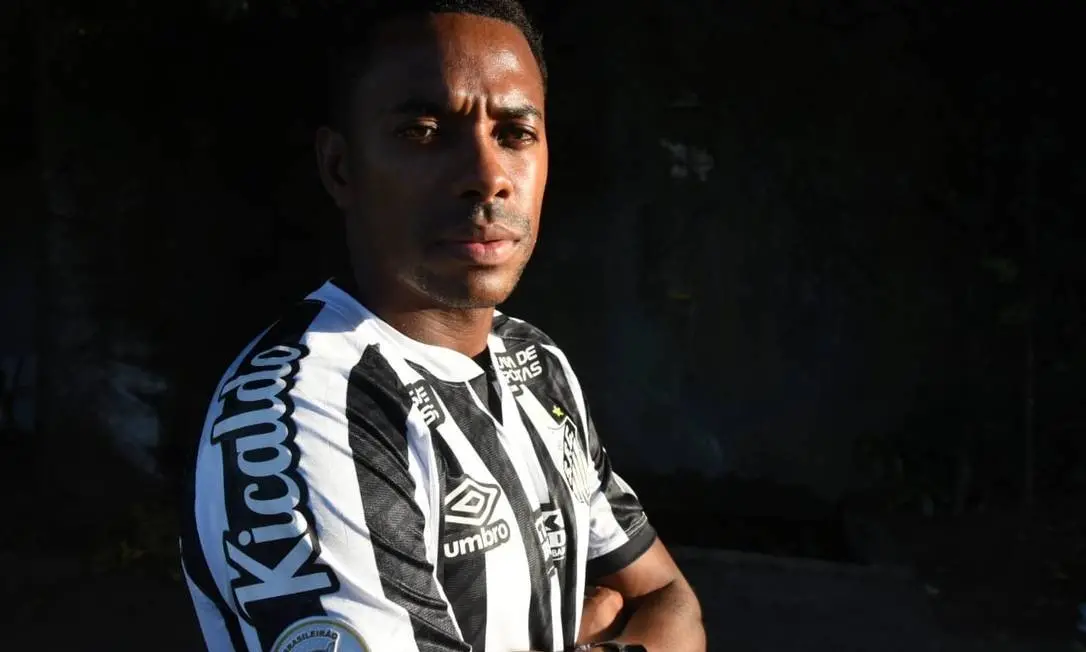Imagem da notícia: ‘Eu me arrependo de ter traído a minha esposa’, diz Robinho em entrevista sobre caso de estupro 